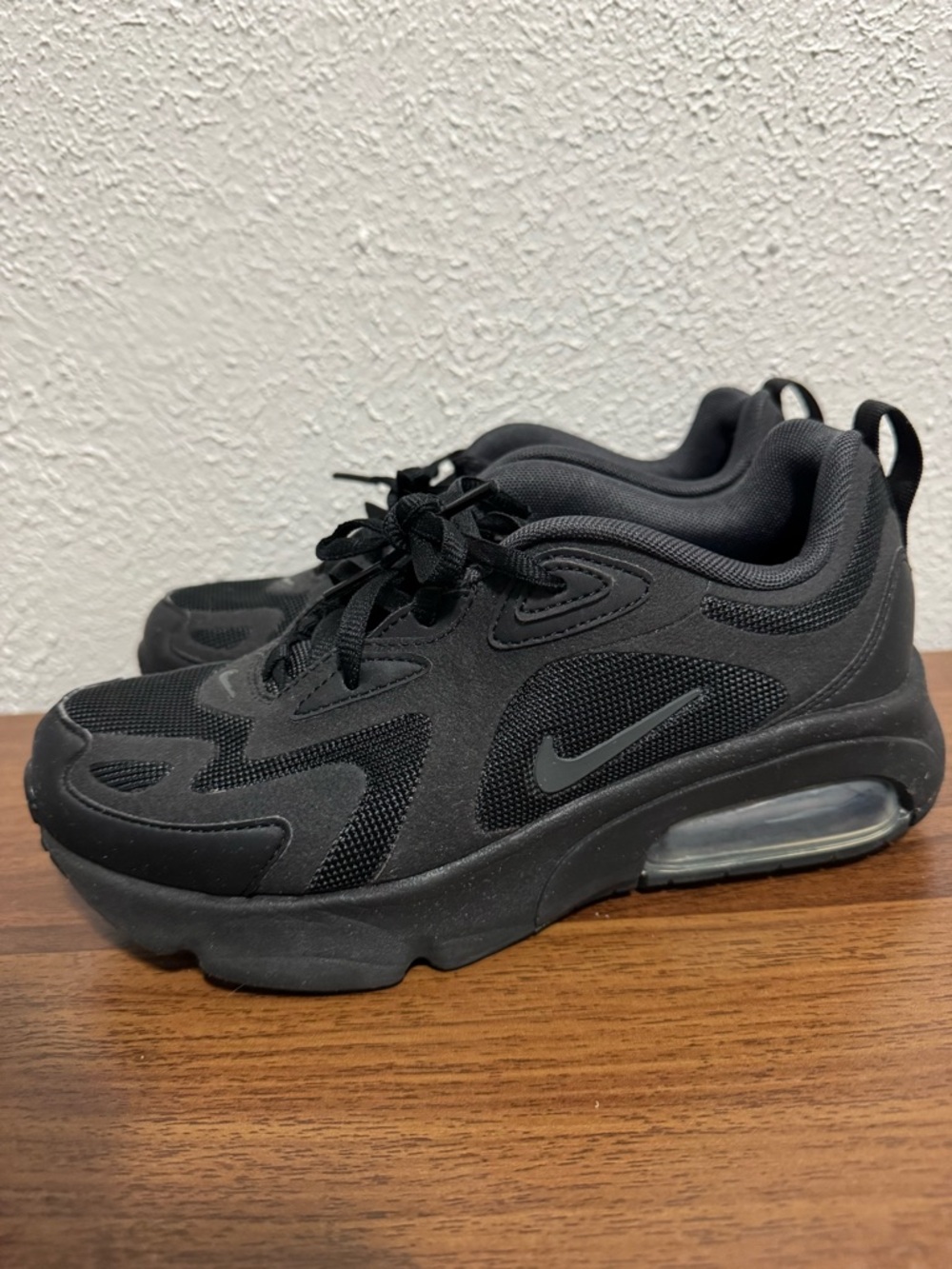 Nike Air Max 200 "Triple Black" sneakers size 4Y
